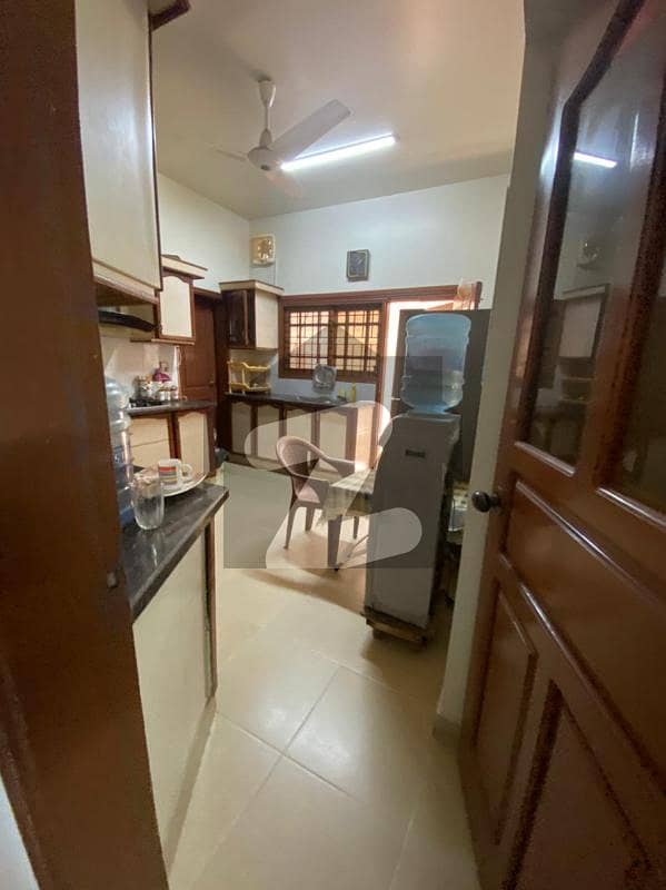 ڈی ایچ اے فیز 4 ڈی ایچ اے کراچی میں 4 کمروں کا 9 مرلہ مکان 5.86 کروڑ میں برائے فروخت۔