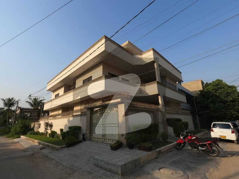 Ideally Located House For sale In GulistaneJauhar Block 2 Available