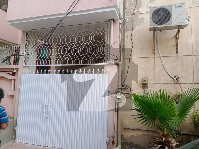خیابان کالونی 2 فیصل آباد میں 3 کمروں کا 6 مرلہ مکان 1.25 کروڑ میں برائے فروخت۔