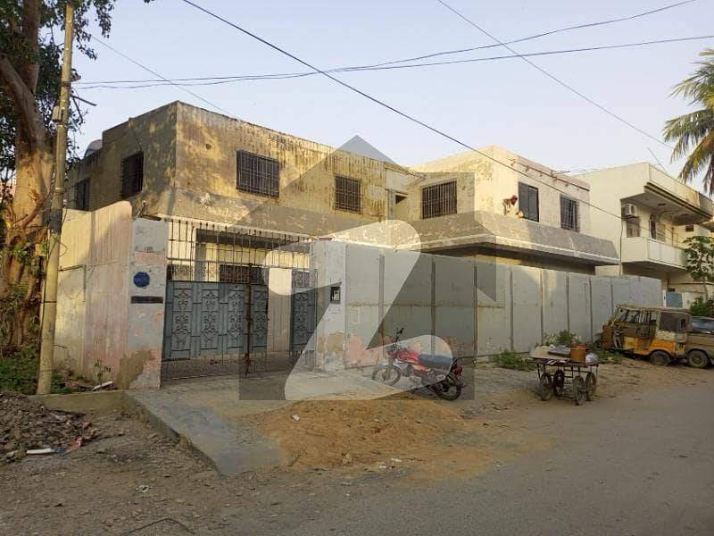 گلشنِ اقبال - بلاک 6 گلشنِ اقبال گلشنِ اقبال ٹاؤن کراچی میں 10 کمروں کا 16 مرلہ گودام 3.25 لاکھ میں کرایہ پر دستیاب ہے۔
