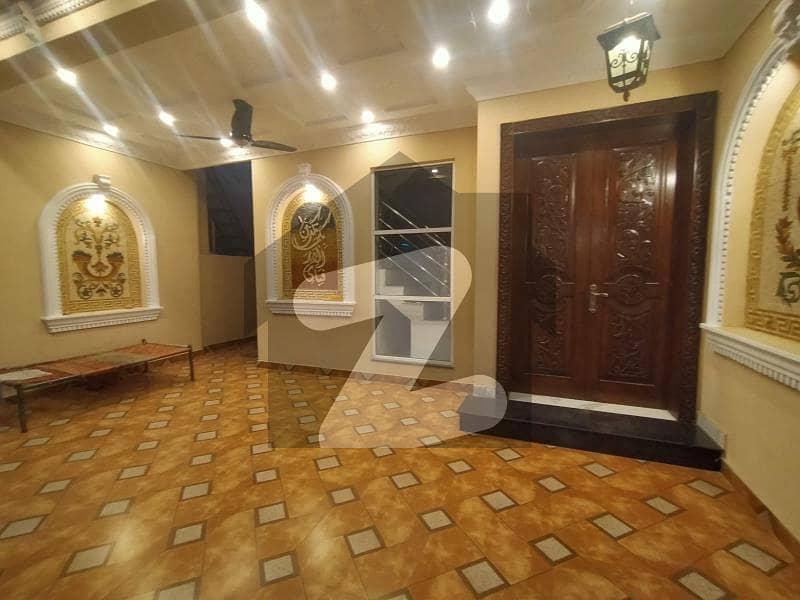 بینکرز کوآپریٹو ہاؤسنگ سوسائٹی لاہور میں 5 کمروں کا 10 مرلہ مکان 3.25 کروڑ میں برائے فروخت۔