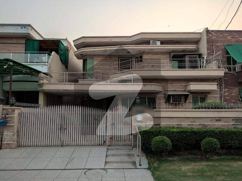 ڈی ایچ اے فیز 4 ڈیفنس (ڈی ایچ اے) لاہور میں 4 کمروں کا 10 مرلہ مکان 3.6 کروڑ میں برائے فروخت۔