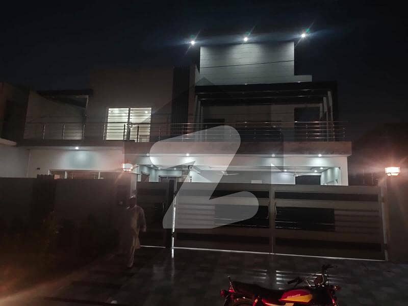 او پی ایف ہاؤسنگ سکیم - بلاک اے او پی ایف ہاؤسنگ سکیم لاہور میں 6 کمروں کا 1 کنال مکان 5.5 کروڑ میں برائے فروخت۔