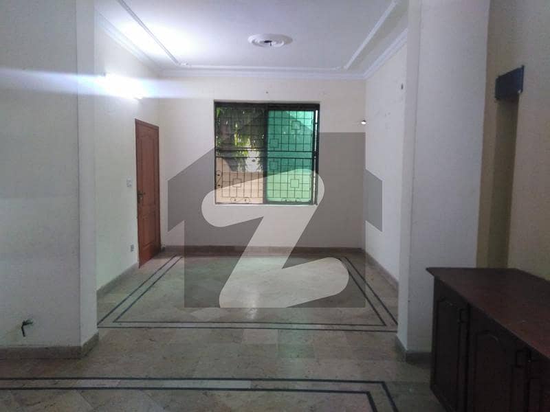 1 bed Studio Flat Available For Boys Second Floor Model Town Ext