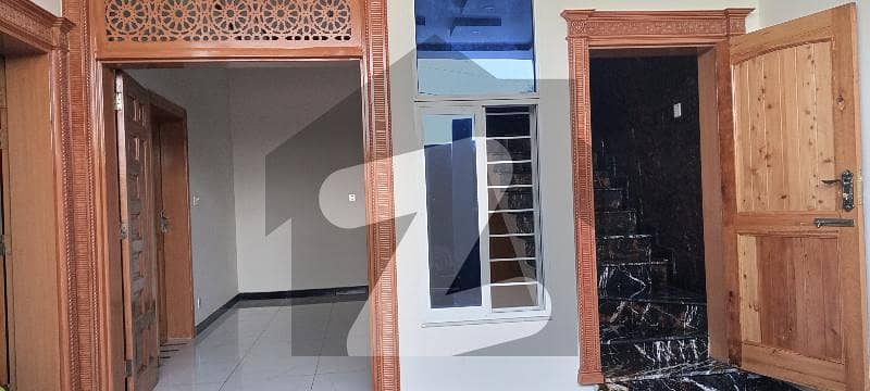 باسط علی شہید کالونی ورسک روڈ پشاور میں 6 کمروں کا 4 مرلہ مکان 1.6 کروڑ میں برائے فروخت۔