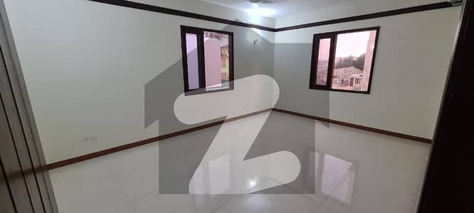 کلفٹن ۔ بلاک 3 کلفٹن کراچی میں 4 کمروں کا 12 مرلہ فلیٹ 9 کروڑ میں برائے فروخت۔