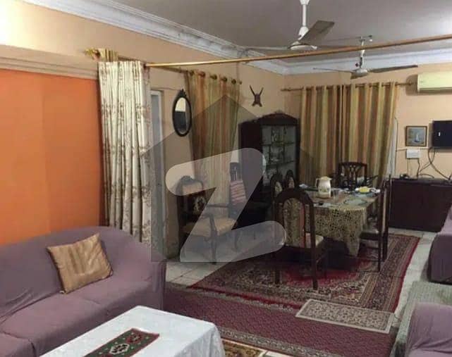 نارتھ ناظم آباد ۔ بلاک ڈبلیو نارتھ ناظم آباد کراچی میں 6 کمروں کا 1 کنال بالائی پورشن 5.15 کروڑ میں برائے فروخت۔