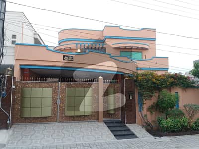 House For Grabs In 2700 Square Feet Cantt Model Villas