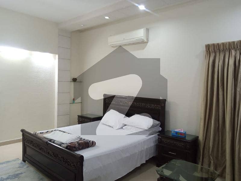 ڈی ایچ اے فیز 4 ڈیفنس (ڈی ایچ اے) لاہور میں 5 کمروں کا 1 کنال مکان 3.75 لاکھ میں کرایہ پر دستیاب ہے۔
