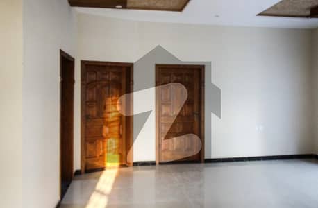 علامہ اقبال ٹاؤن بہاولپور میں 6 کمروں کا 10 مرلہ مکان 2.75 کروڑ میں برائے فروخت۔