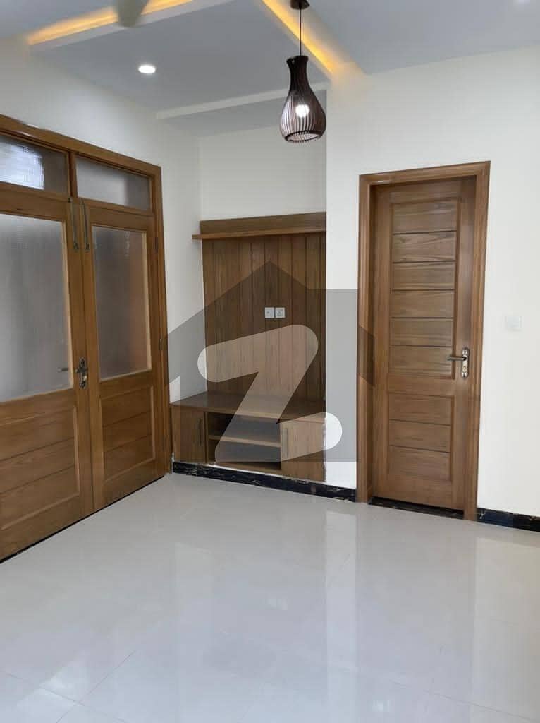 جی ۔ 11 اسلام آباد میں 6 کمروں کا 12 مرلہ مکان 10 کروڑ میں برائے فروخت۔
