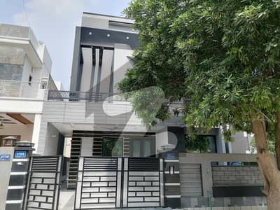 Spacious 10 Marla House Available For sale In Wapda City - Block E