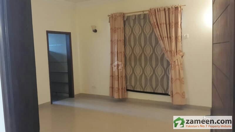 4bedroom portion for rent khayabne muslim with 2car parking line water