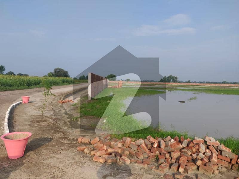 ATTRACTIVE LOCATION 2 KANAL FARM HOUSE FOR SALE ON BEDIAN ROAD