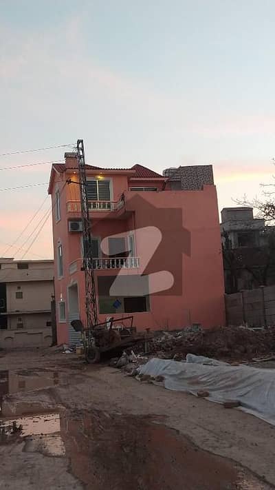 موہرا نور روڈ اسلام آباد میں 5 کمروں کا 3 مرلہ مکان 1.2 کروڑ میں برائے فروخت۔