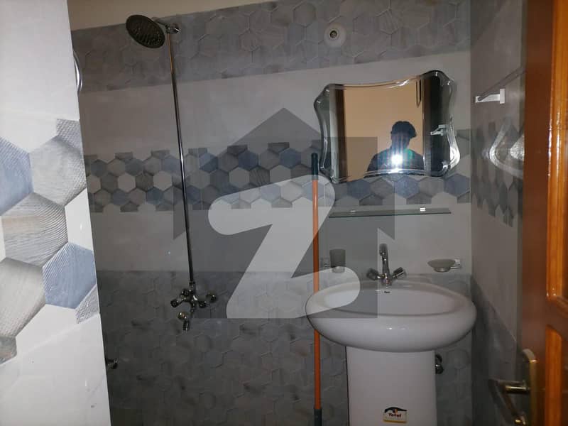 Prime Location Yaseenabad 1650 Square Feet Flat Up For sale