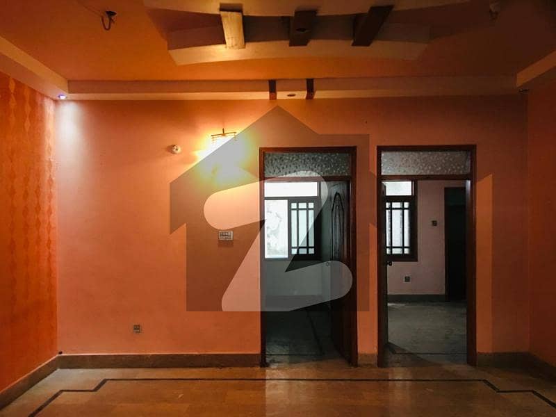 شادمان ٹاؤن - سیکٹر 14 / بی شادمان نارتھ ناظم آباد کراچی میں 3 کمروں کا 10 مرلہ بالائی پورشن 50 ہزار میں کرایہ پر دستیاب ہے۔