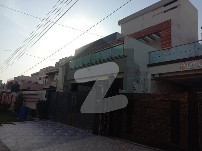 Well-constructed House Available For sale In Saeed Colony - New Garden Block