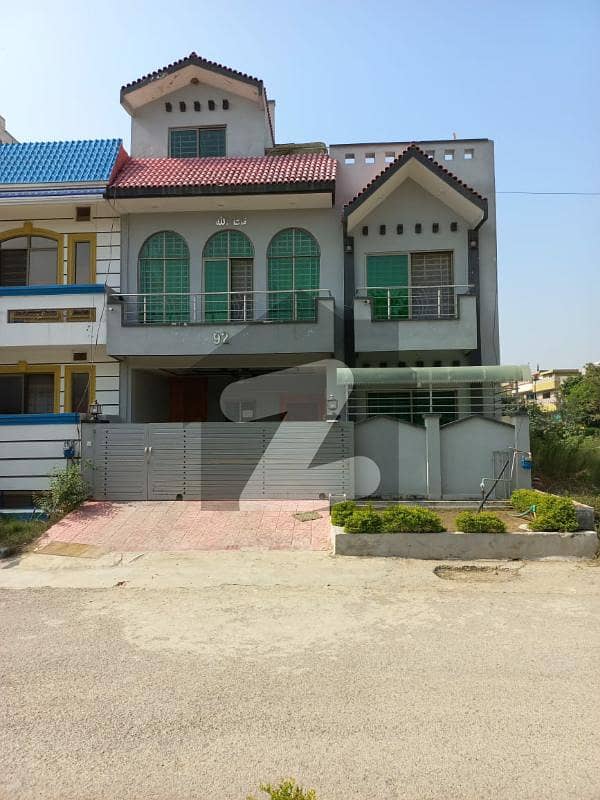 Beautiful Triple Storey House For Sell