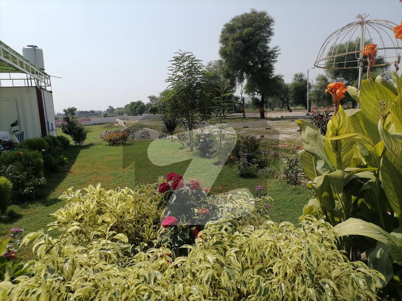 ادرز صادق آباد میں 11 مرلہ رہائشی پلاٹ 43.56 لاکھ میں برائے فروخت۔