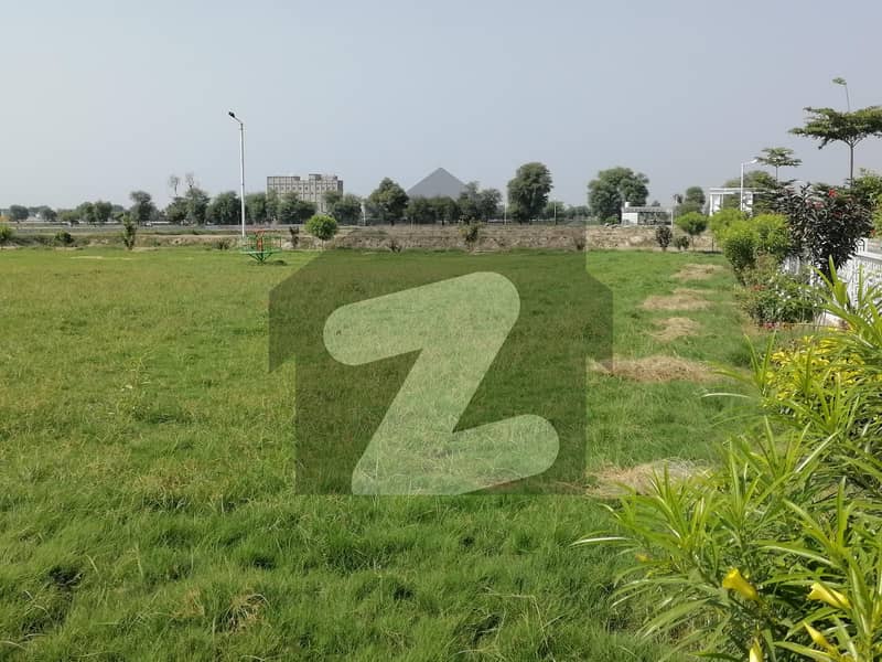 2.20 Marla Commercial Plot 146 Chak Road in Link City