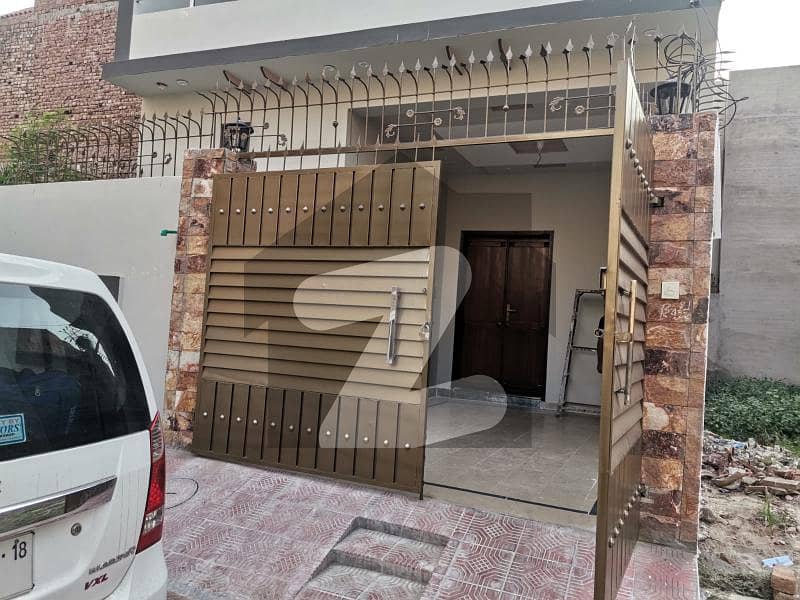 خان ویلیج ملتان میں 3 کمروں کا 3 مرلہ مکان 1 کروڑ میں برائے فروخت۔