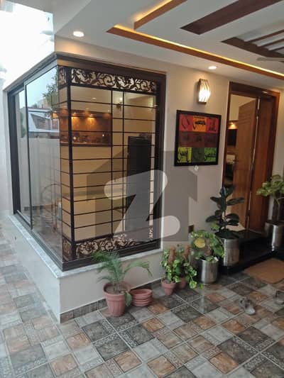 سکھ چین گارڈنز ۔ بلاک اے سکھ چین گارڈنز لاہور میں 5 کمروں کا 1.15 کنال مکان 6.5 کروڑ میں برائے فروخت۔