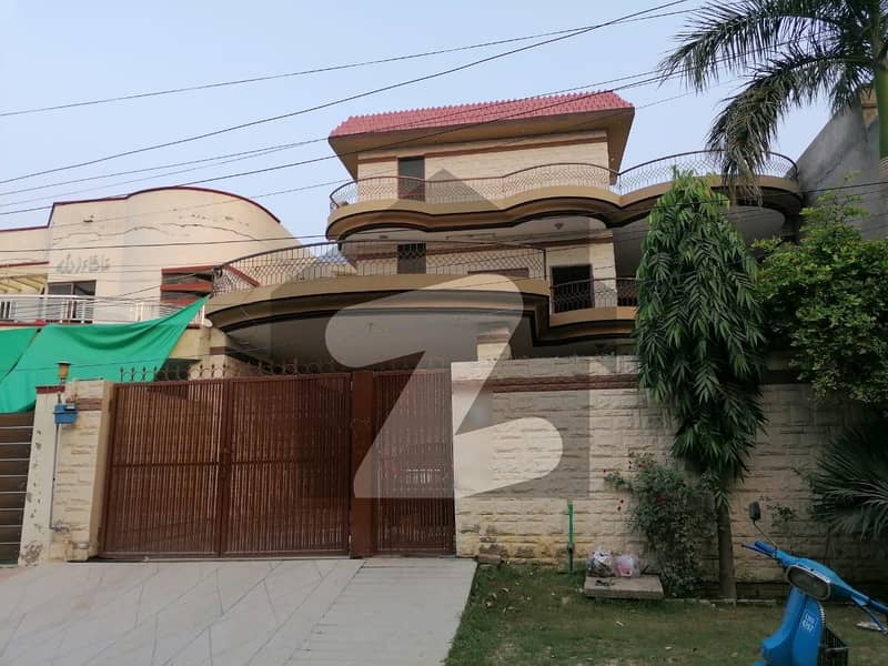ریونیو سوسائٹی - بلاک بی ریوینیو سوسائٹی لاہور میں 5 کمروں کا 1 کنال مکان 3.25 کروڑ میں برائے فروخت۔