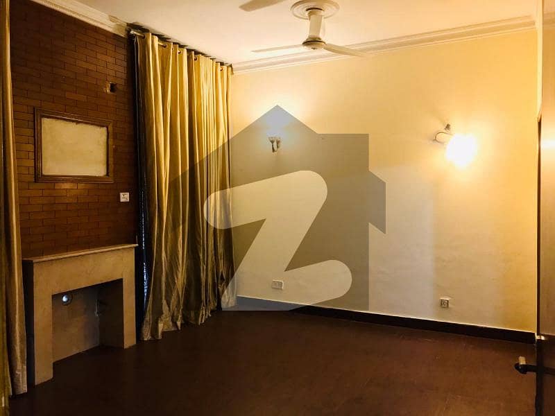 ڈی ایچ اے فیز 1 - بلاک جے فیز 1 ڈیفنس (ڈی ایچ اے) لاہور میں 4 کمروں کا 10 مرلہ مکان 1.15 لاکھ میں کرایہ پر دستیاب ہے۔