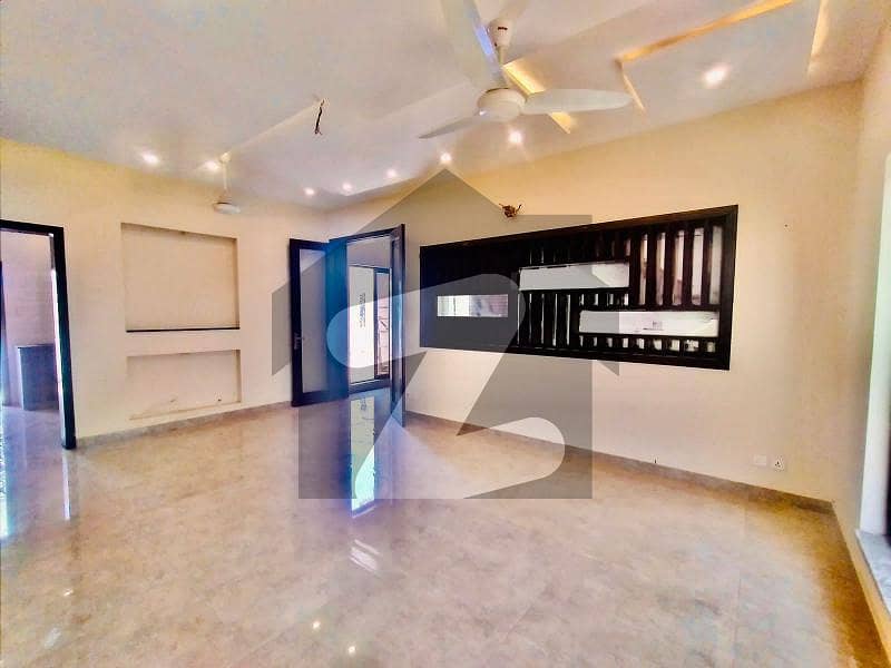 One Kanal Luxurious Upper Portion For Rent