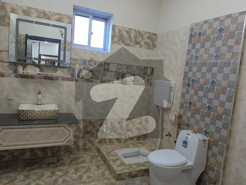Ideally Located House Of 10 Marla Is Available For sale In Nazeer Garden
