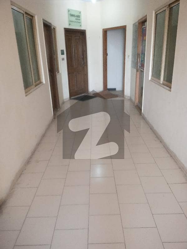ایف ۔ 8 مرکز ایف ۔ 8 اسلام آباد میں 3 کمروں کا 5 مرلہ فلیٹ 1 لاکھ میں کرایہ پر دستیاب ہے۔