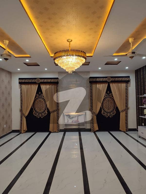 پنجاب یونیورسٹی سوسائٹی فیز 2 پنجاب یونیورسٹی ایمپلائیز سوسائٹی لاہور میں 7 کمروں کا 1 کنال مکان 5.75 کروڑ میں برائے فروخت۔