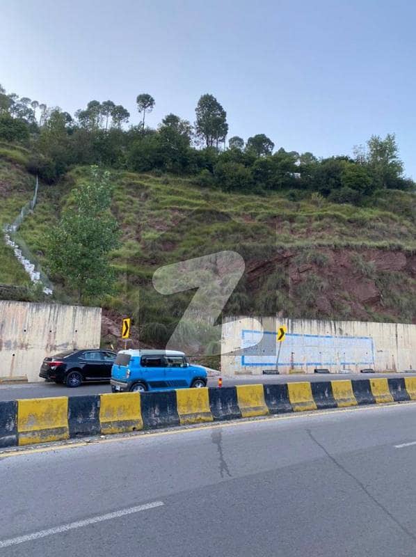 اسلام آباد - مری ایکسپریس وے اسلام آباد میں 4 کنال کمرشل پلاٹ 5 کروڑ میں برائے فروخت۔