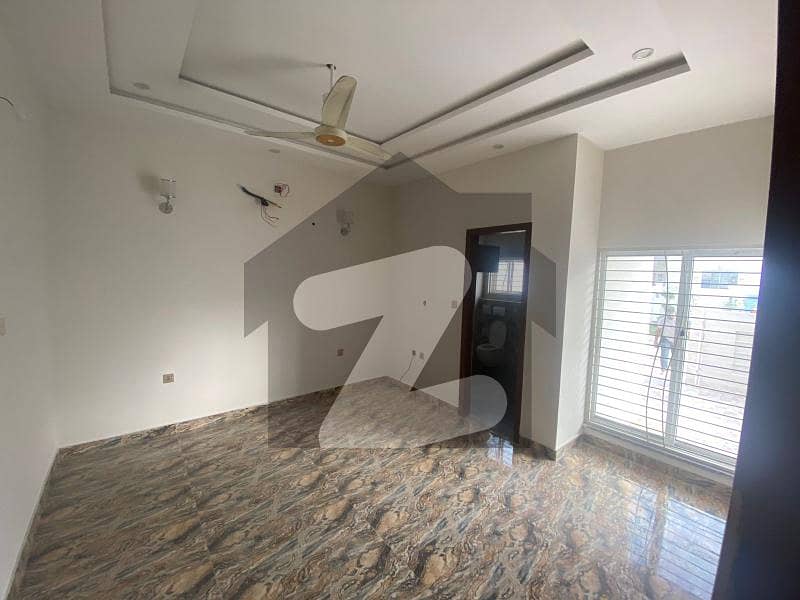 ایڈن سٹی - بلاک سی ایڈن سٹی ایڈن لاہور میں 3 کمروں کا 10 مرلہ مکان 1.1 لاکھ میں کرایہ پر دستیاب ہے۔
