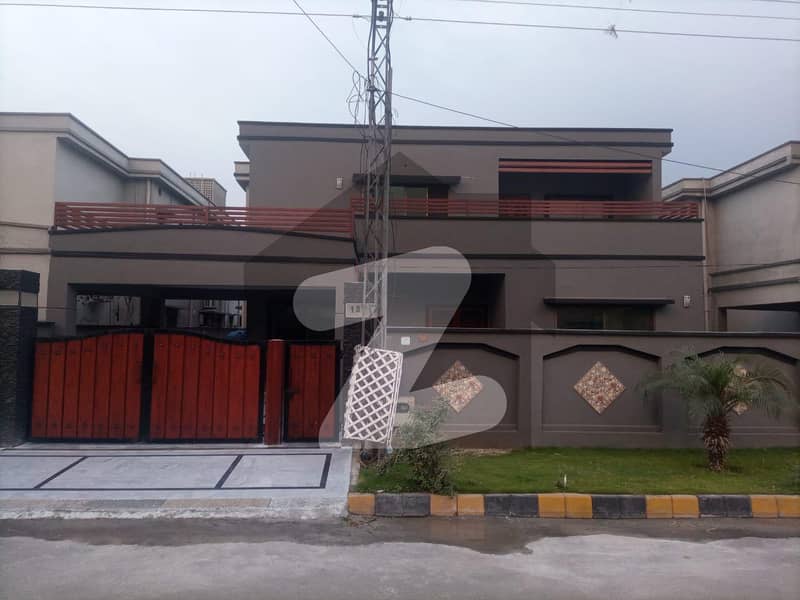 فیلکن کمپلیکس کینٹ راولپنڈی میں 5 کمروں کا 1 کنال مکان 8.5 کروڑ میں برائے فروخت۔