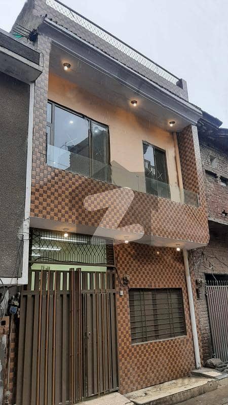 In Shadbagh - Block Z House For Sale Sized 900 Square Feet