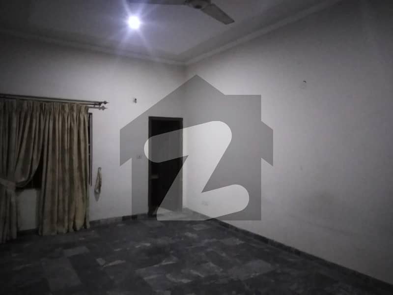 ماڈل ٹاؤن لِنک روڈ ماڈل ٹاؤن لاہور میں 2 کمروں کا 12 مرلہ بالائی پورشن 45 ہزار میں کرایہ پر دستیاب ہے۔