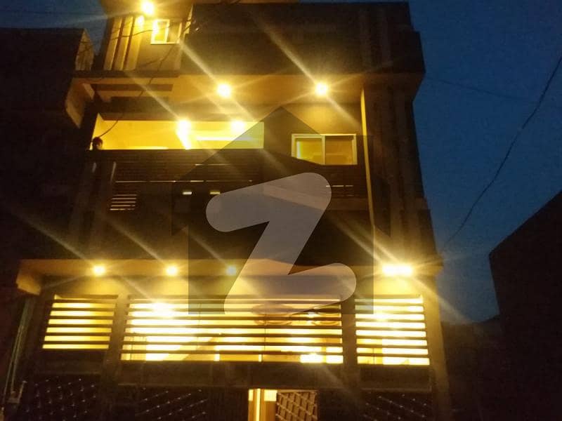 حیات آباد فیز 7 - ای5 حیات آباد فیز 7 حیات آباد پشاور میں 6 کمروں کا 3 مرلہ مکان 1.7 کروڑ میں برائے فروخت۔