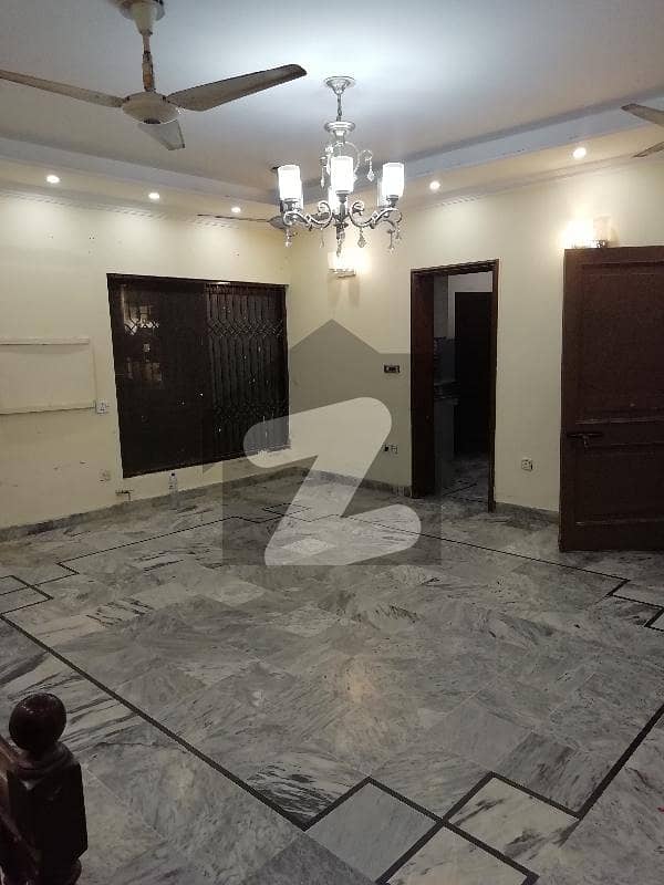 ڈی ایچ اے فیز 4 - بلاک ڈبل جے فیز 4 ڈیفنس (ڈی ایچ اے) لاہور میں 3 کمروں کا 8 مرلہ مکان 75 ہزار میں کرایہ پر دستیاب ہے۔