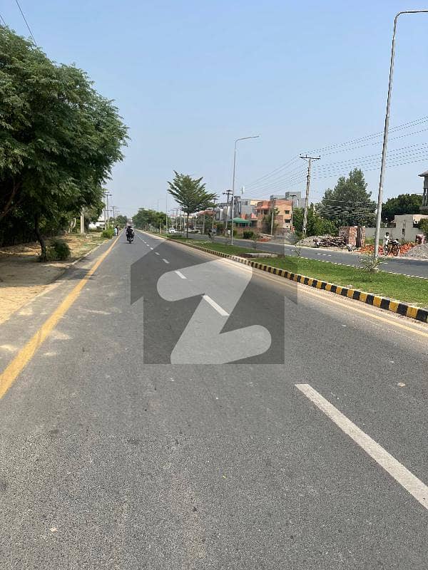 ویلینشیاء ہاؤسنگ سوسائٹی لاہور میں 1.8 کنال رہائشی پلاٹ 7 کروڑ میں برائے فروخت۔