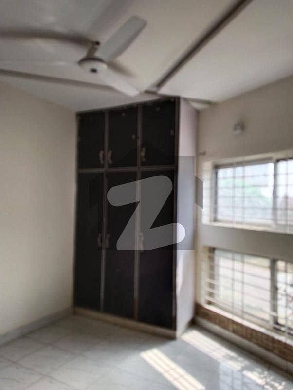 الحفیظ گارڈن - اسماعیل بلاک الحفیظ گارڈن جی ٹی روڈ لاہور میں 4 کمروں کا 4 مرلہ مکان 1 کروڑ میں برائے فروخت۔