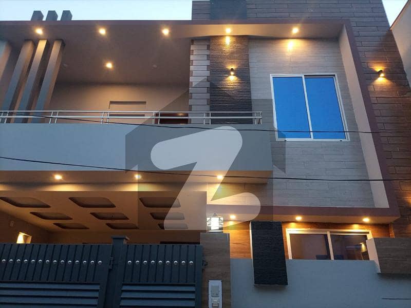 نشیمن کالونی ملتان میں 4 کمروں کا 7 مرلہ مکان 1.4 کروڑ میں برائے فروخت۔