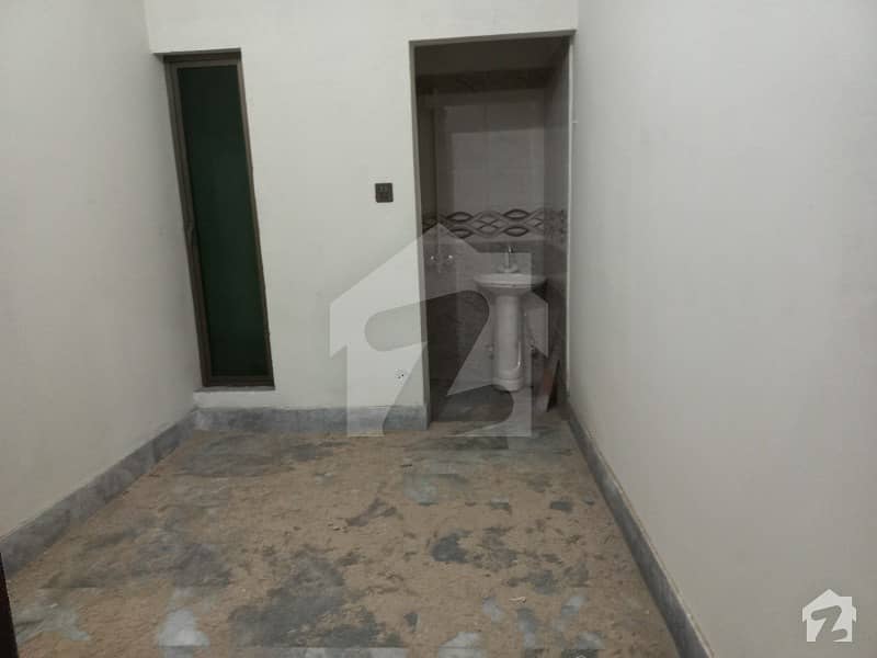 Dubai Real Estate Offer 2.5 Marla 1st Floor Available For Rent At Infantry Road