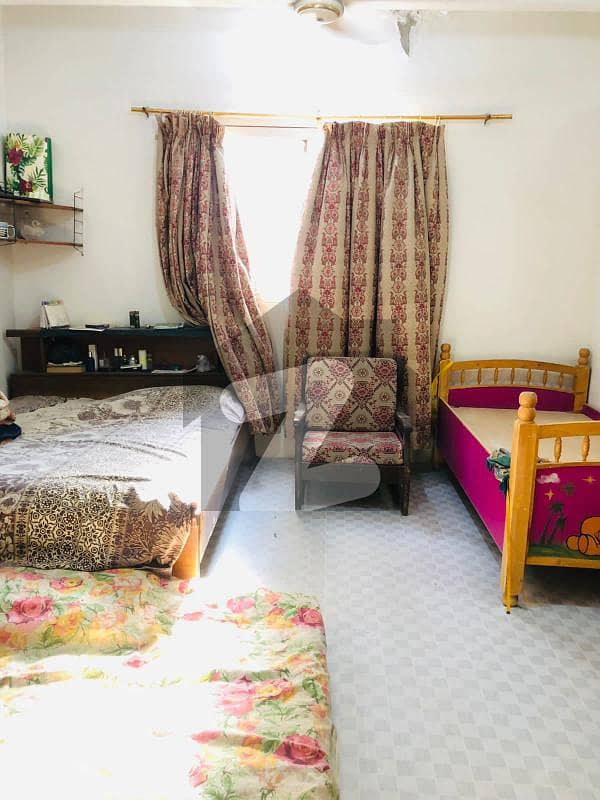 North nazimabad block J Prime location old house for sale livable