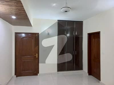 10 Marla 6th Floor Flat Available For Sale