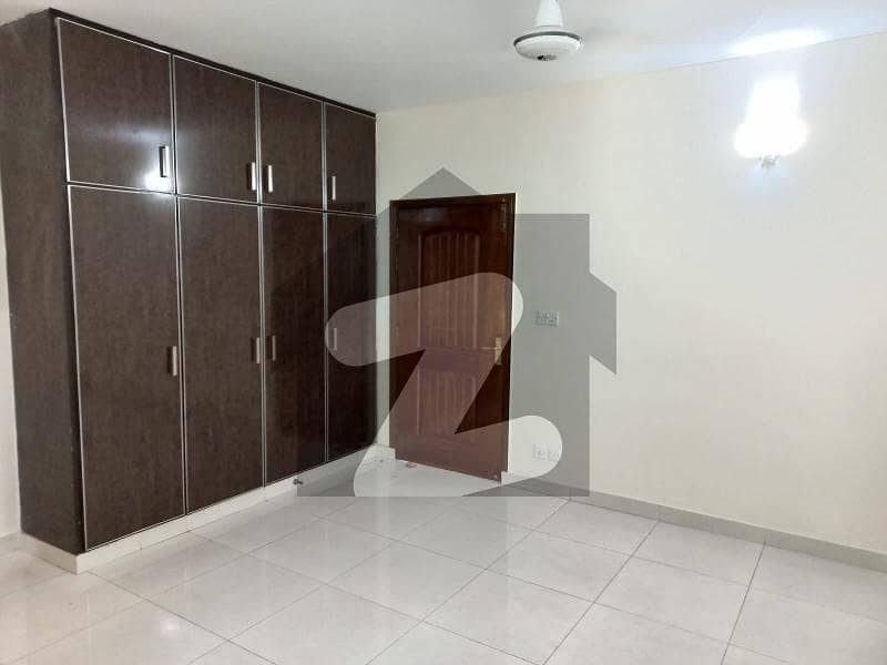 10 Marla 6th Floor Flat Available For Sale