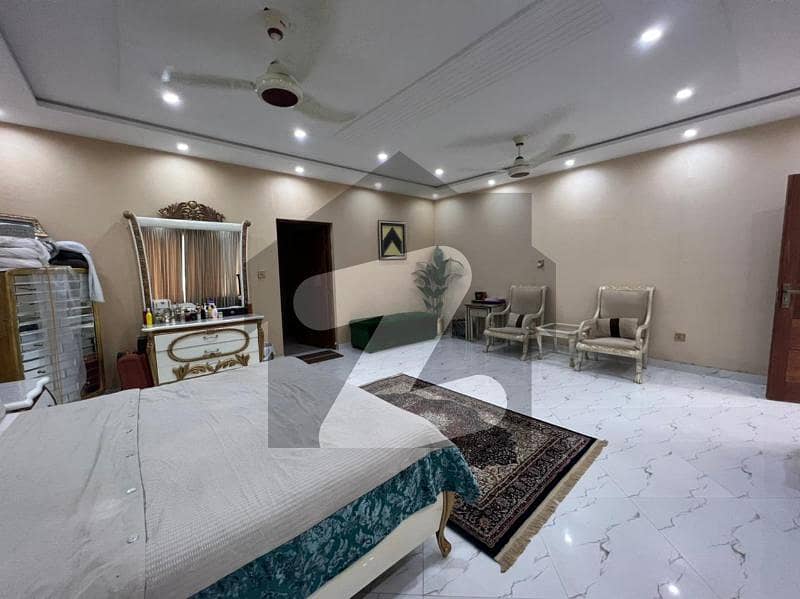 کرباٹھ لاہور میں 5 کمروں کا 4 کنال فارم ہاؤس 8 کروڑ میں برائے فروخت۔