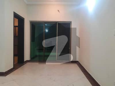 Executive Flat On Canal for Rent