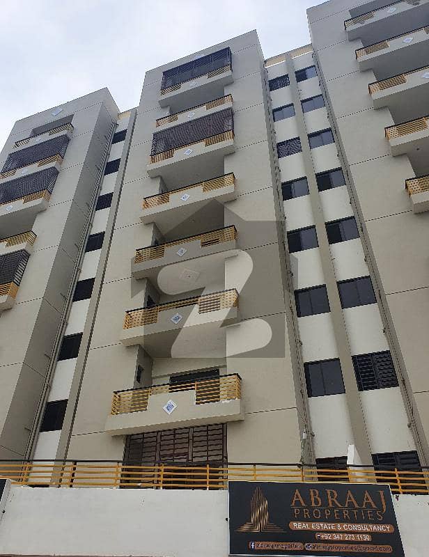 سفاری اینکلیو آپارٹمنٹس یونیورسٹی روڈ کراچی میں 3 کمروں کا 6 مرلہ فلیٹ 1.3 کروڑ میں برائے فروخت۔